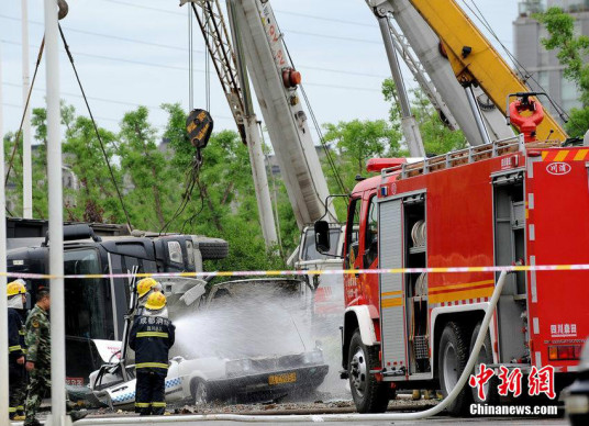 4·19成都砂石车压扁教练车事件