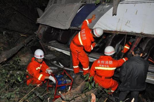 10·18永州校车坠崖事故