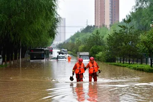 极端天气频发！青海西宁暴雨致多处内涝，为何内涝情况如此严重？