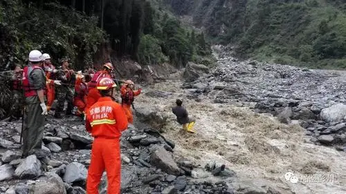 彭州山洪前管理员曾大喊求游客上岸，原本可以避免的灾害事故为何会被忽视？