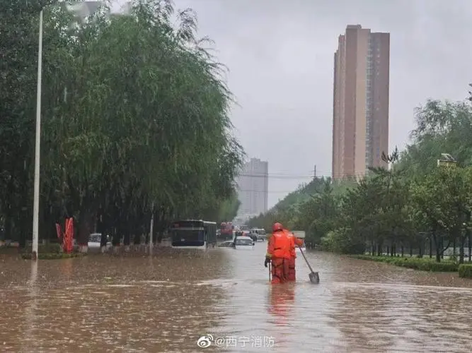 极端天气频发！青海西宁暴雨致多处内涝，为何内涝情况如此严重？