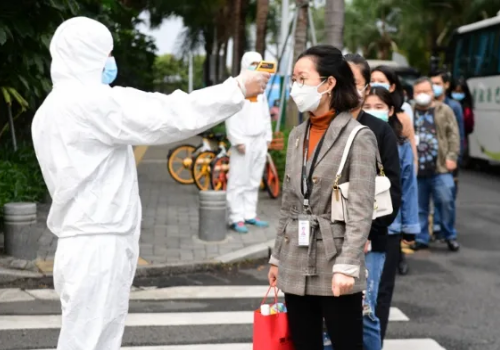 目前国内新冠肺炎疫情多地散发，中秋节人们是否能够出行？