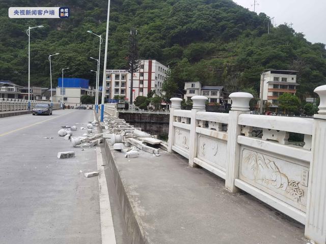 芦山县发生6.1级地震，震源深度17千米，是否造成了人员伤亡？