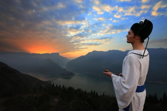 千里江陵一日还 万里江陵十日还什么意思