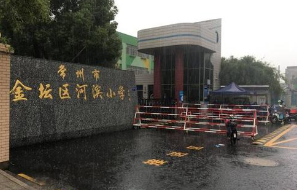 常州小学生坠亡涉事教师为什么会承认去年曾打女孩耳光？