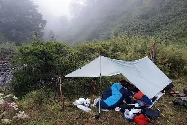 女子称荒地露营1天内被村民收费4次，行业内还存在哪些乱象？