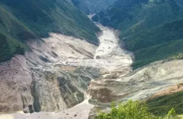 泸定震后大渡河支流断流形成堰塞湖，河道一侧居民已转移，当地情况如何？