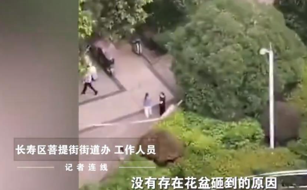 重庆一对母女从30层顶楼坠亡！街道办:不存在花盆砸到，究竟是怎么回事？