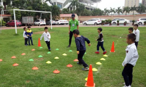 深圳一幼儿园连通在建地下会所，这是否属于违法建筑？