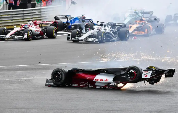 中国F1车手周冠宇遭遇严重事故，造成这场事故的原因是什么？