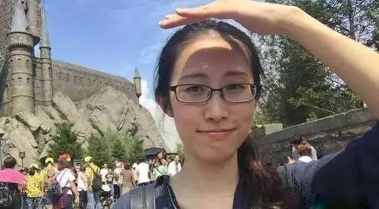 江歌妈妈和泰国坠崖孕妇带货引热议，社会新闻当事人该不该流量变现？