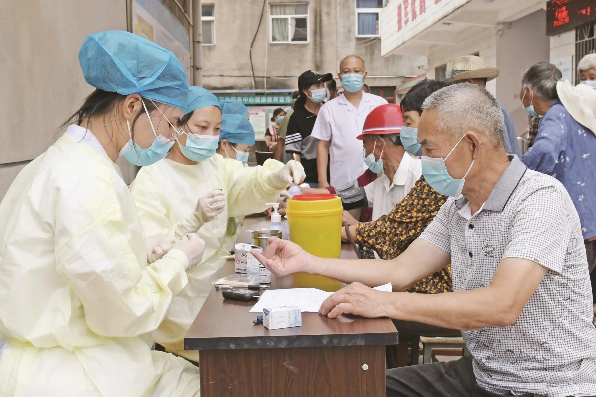 官方表示我国有5200万老人没有全程接种疫苗，老年人有必要接种疫苗吗？