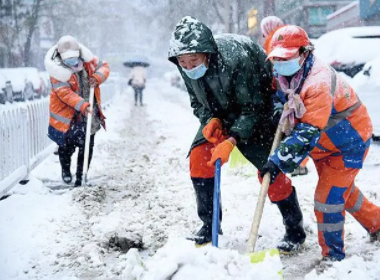 辽宁一农贸市场因强降雪发生坍塌事故，现场是否有人员伤亡的情况？