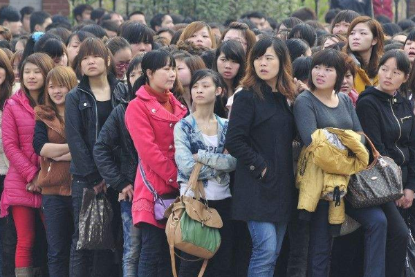 谁跟电子厂里面的女孩交往过，或者在电子厂里面待过，感觉哪里的女孩怎么样，我要亲身经历过的人回答我