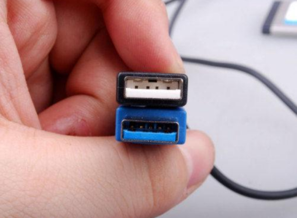 USB3.0和USB2.0接口有什么区别？能不能通用